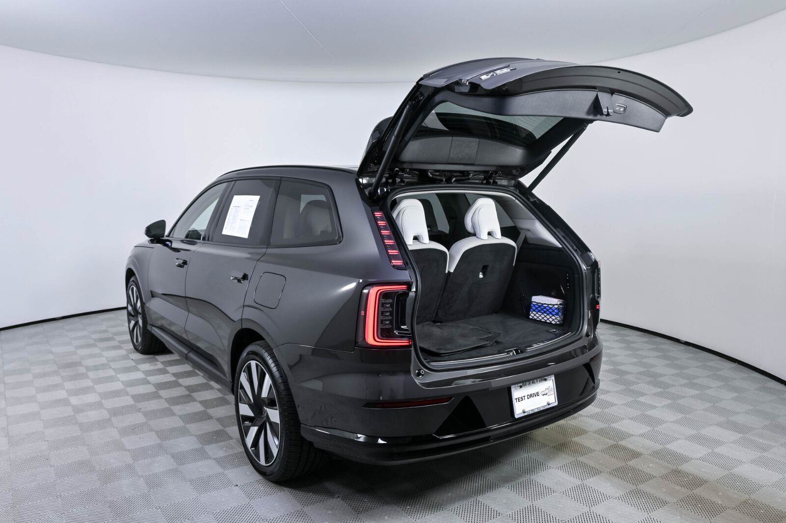 Used 2025 Volvo EX90 Ultra AWD/4WD image 38