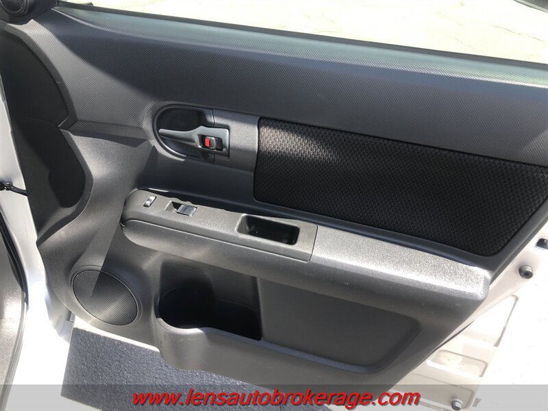 Used 2010 Scion xB FWD image 19