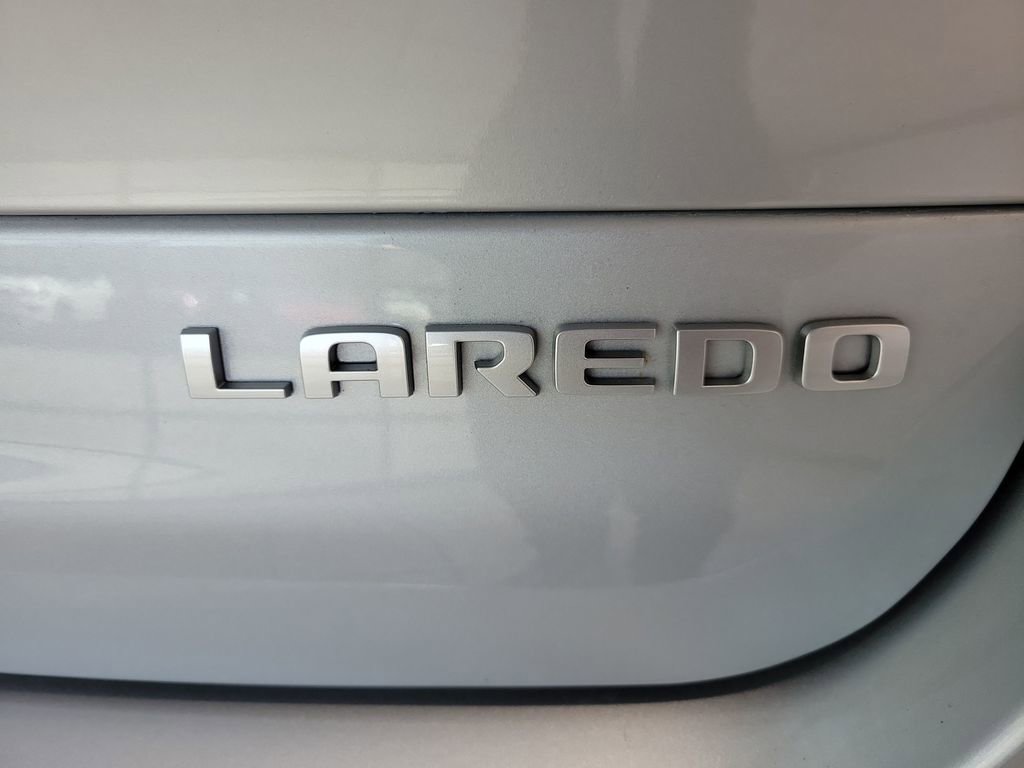 Used 2024 Jeep Grand Cherokee L Laredo AWD/4WD image 7