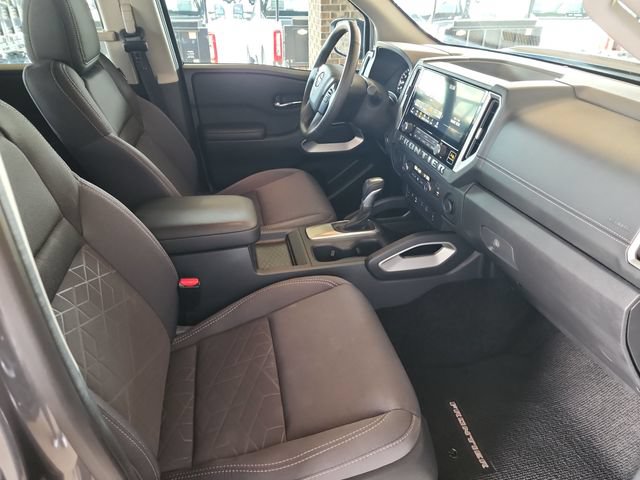 Used 2025 Nissan Frontier SV w/ SV Convenience Package RWD image 12