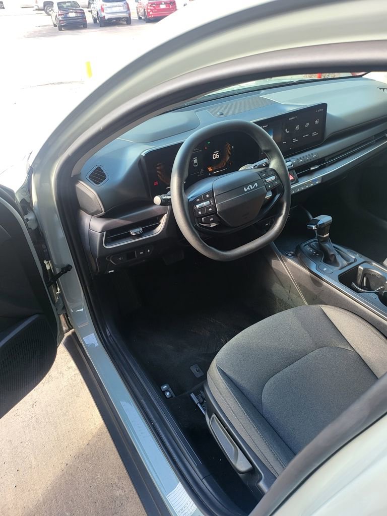Used 2025 Kia K4 LXS image 4