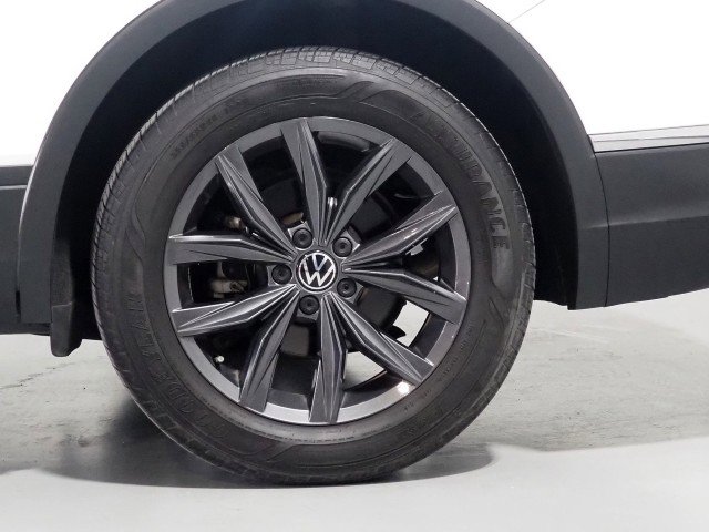 Used 2022 Volkswagen Tiguan SE FWD image 41