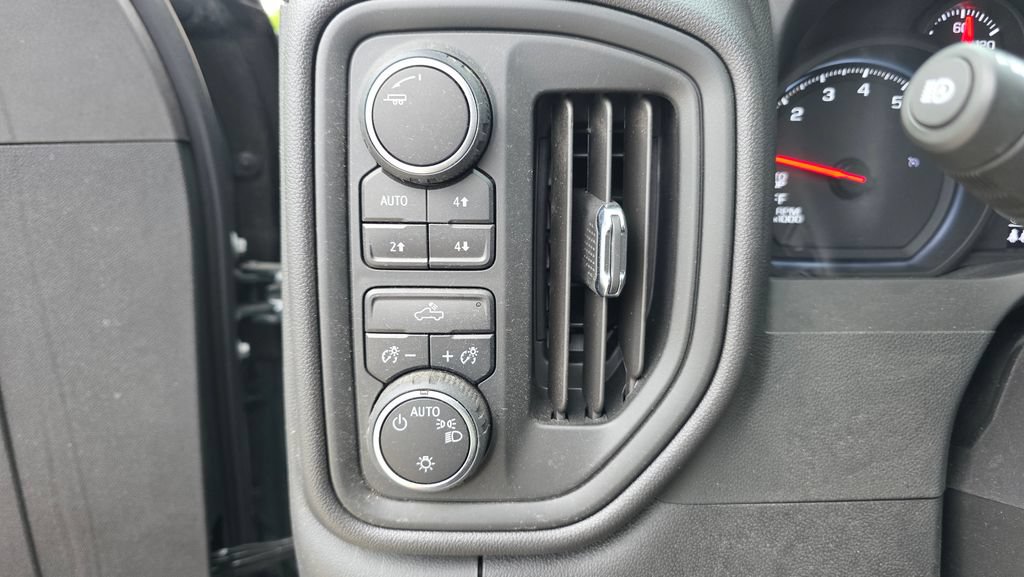 Used 2025 Chevrolet Silverado 1500 Custom Trail Boss w/ LPO, Dark Essentials Package AWD/4WD image 16