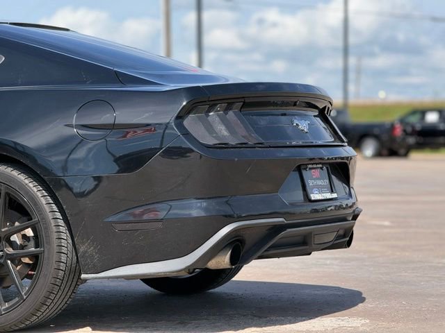 Used 2018 Ford Mustang Coupe RWD image 12