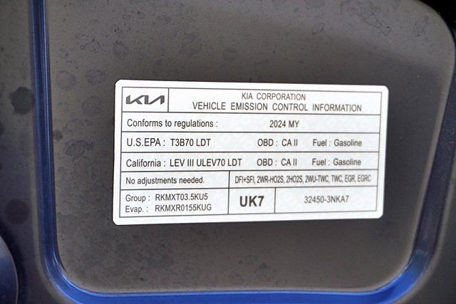 Used 2024 Kia Carnival LX FWD image 35