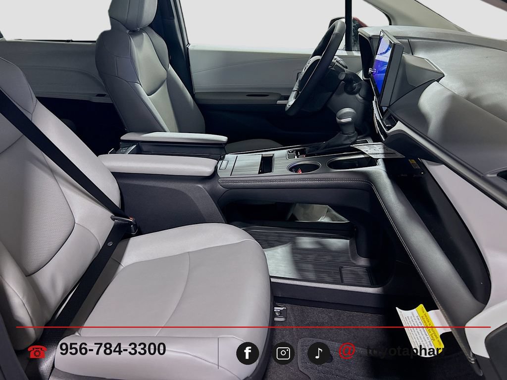 New 2026 Toyota Sienna XLE FWD image 30