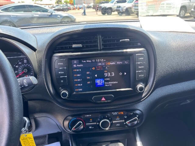 Used 2022 Kia Soul LX w/ Technology Package FWD image 12