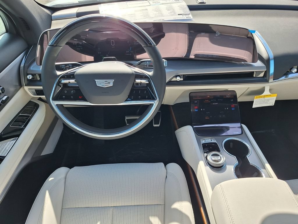 New 2027 Cadillac Vistiq Sport w/ LPO, Floor Liner Package AWD/4WD image 9