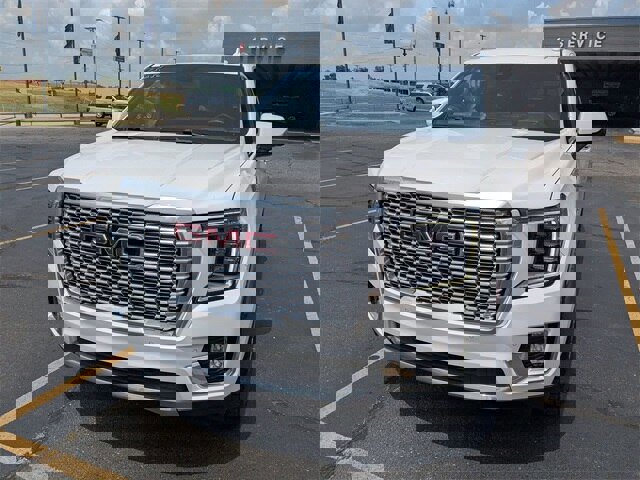 Used 2023 GMC Yukon Denali image 3