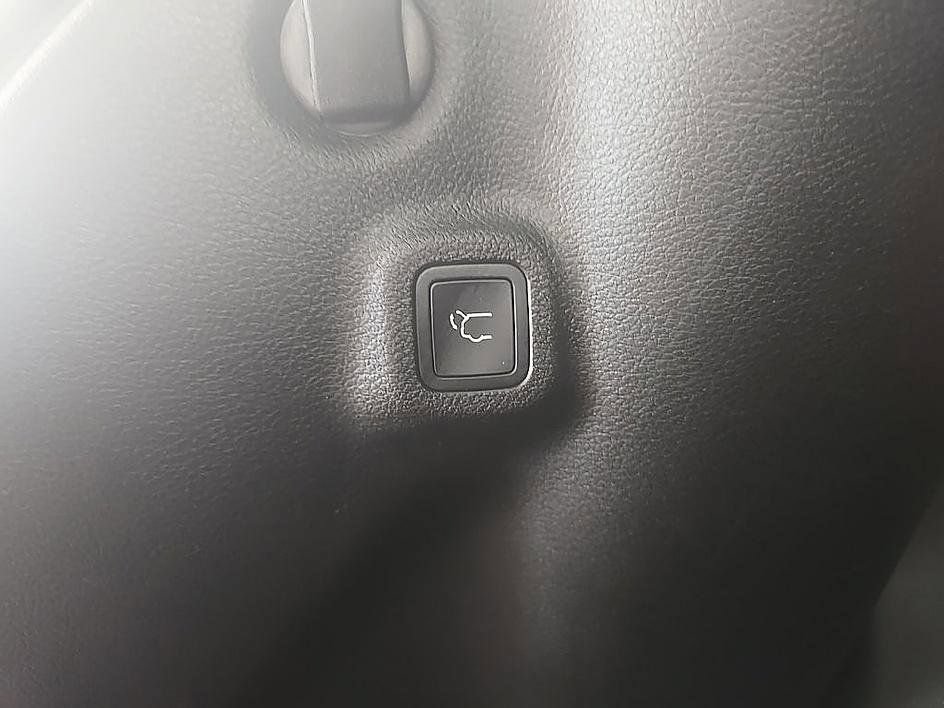 Used 2023 Jeep Compass Latitude w/ Convenience Group AWD/4WD image 31