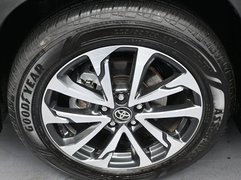 Used 2025 Toyota Corolla Cross XLE w/ Convenience Package FWD image 38