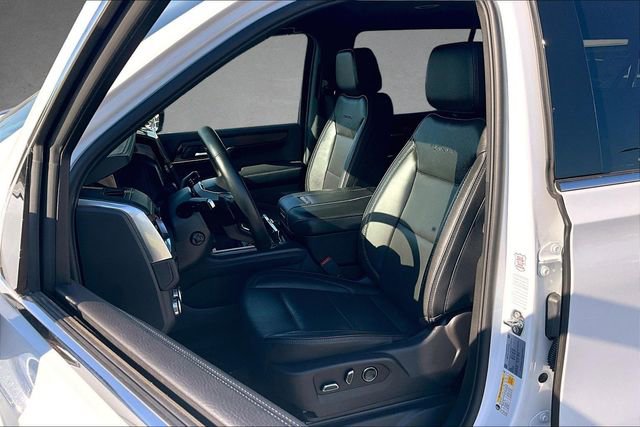 Used 2025 GMC Yukon XL Denali AWD/4WD image 25
