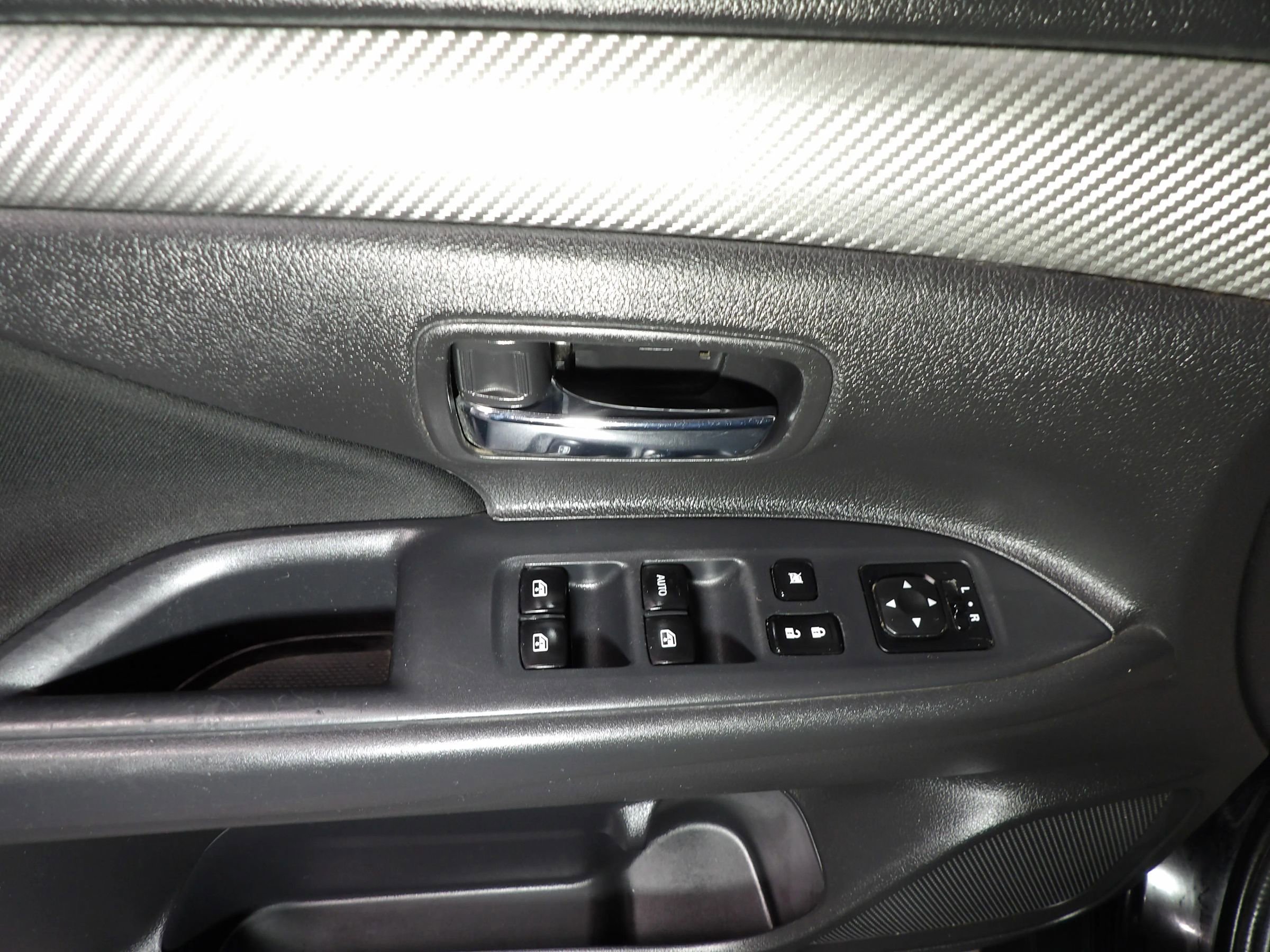 Used 2018 Mitsubishi Outlander ES image 9