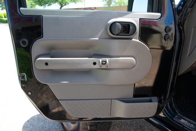 Used 2009 Jeep Wrangler Unlimited Rubicon w/ Dual Top Group image 19