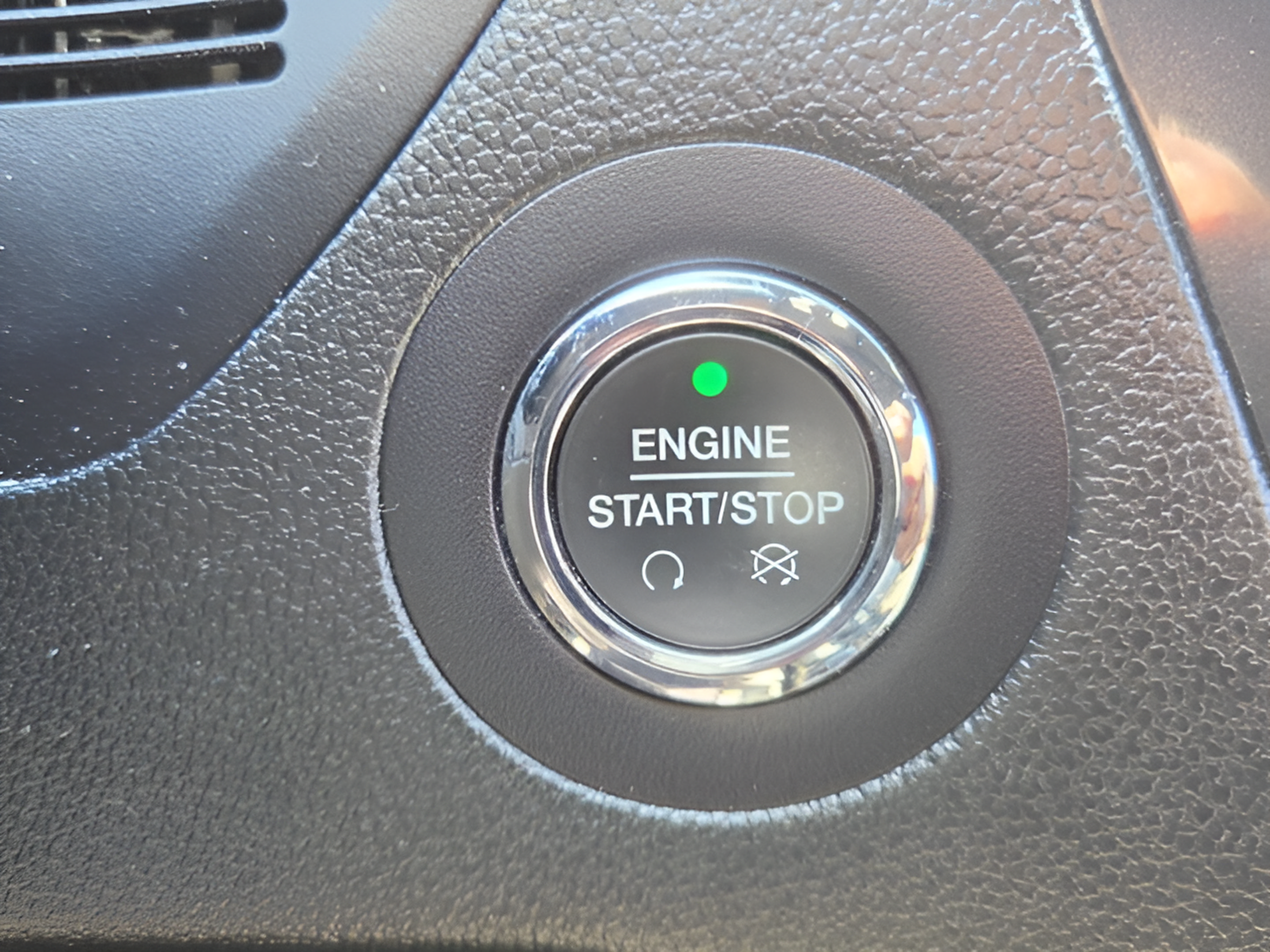 Used 2019 Ford Explorer XLT w/ Equipment Group 202A FWD image 22