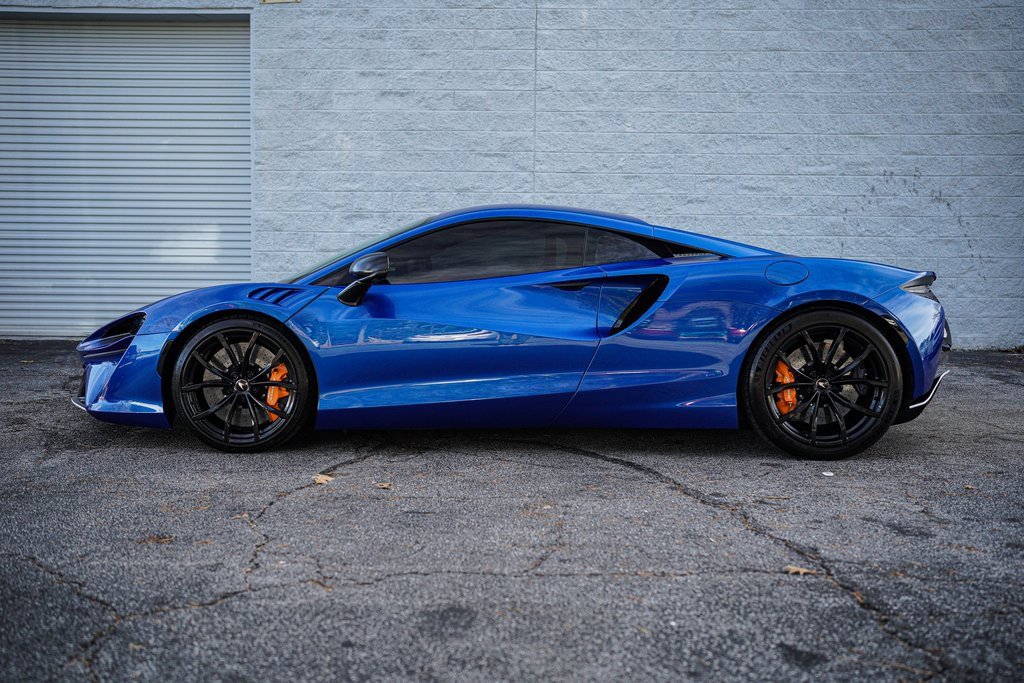 Used 2023 McLaren Artura image 11