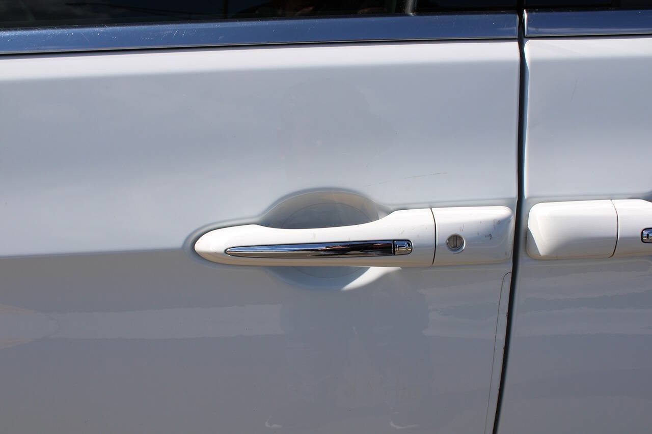 Used 2017 Chrysler Pacifica Touring Plus w/ Tire & Wheel Group image 20