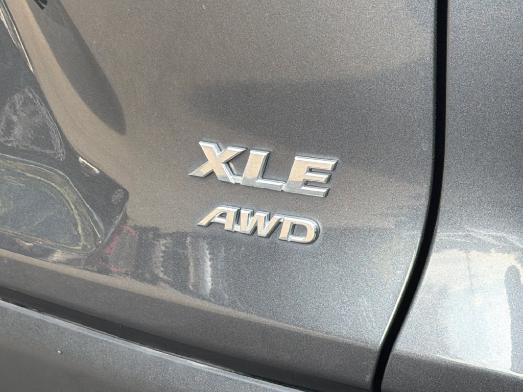 Used 2020 Toyota RAV4 XLE w/ XLE Grade Weather Package AWD/4WD image 7
