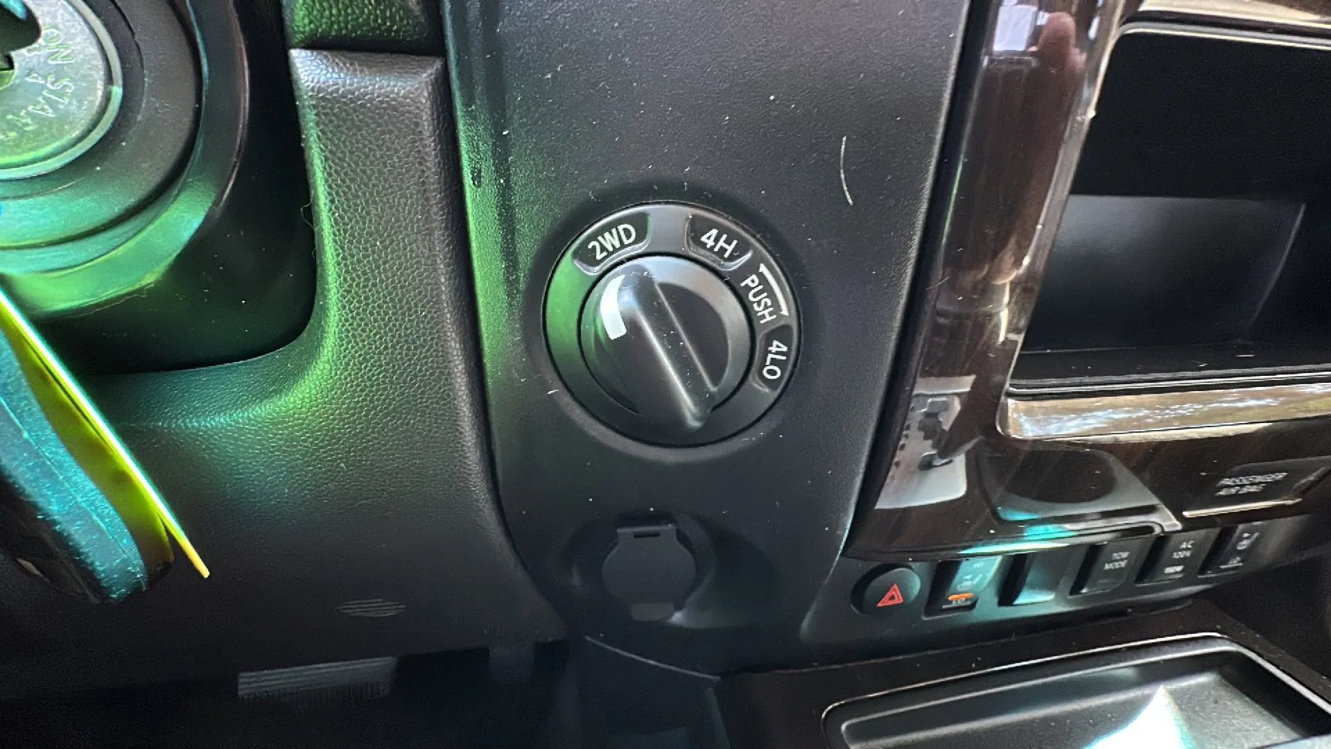 Used 2013 Nissan Titan SL AWD/4WD image 14