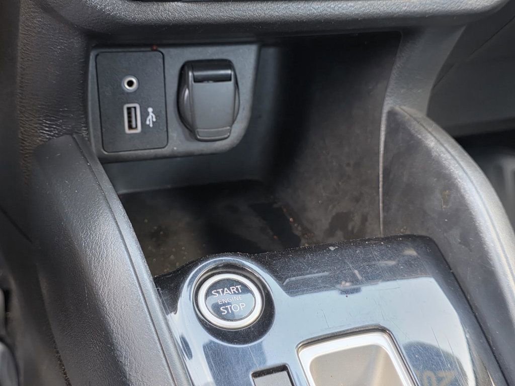 Used 2021 Nissan Versa SV image 16