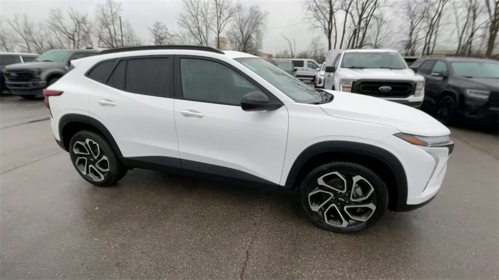 New 2026 Chevrolet Trax RS w/ Sunroof Package image 3
