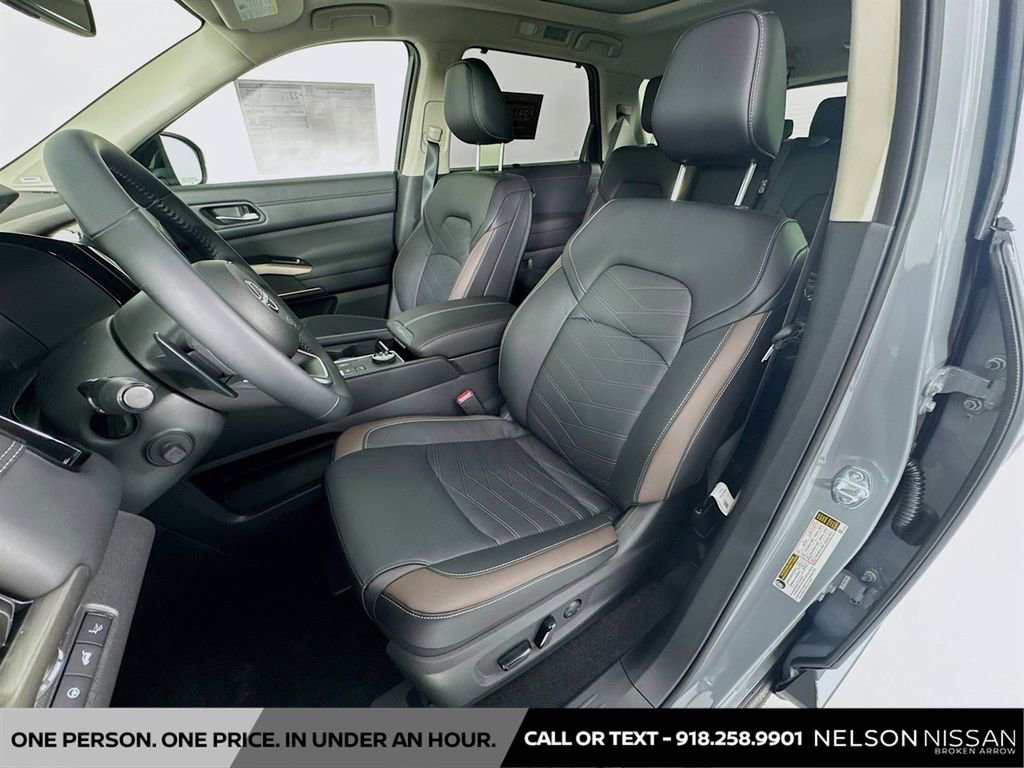 New 2025 Nissan Pathfinder Platinum w/ Black Appearance Package image 22