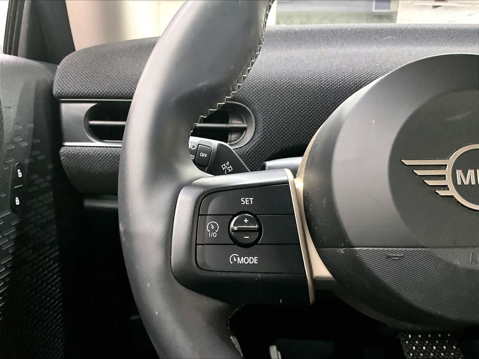 Used 2025 MINI Cooper 2-Door Hardtop FWD image 22