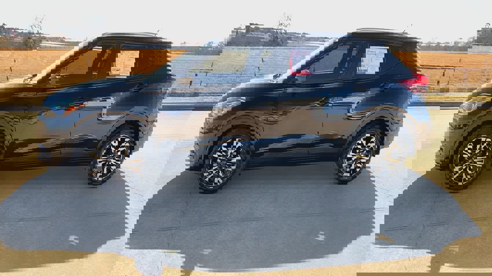 Used 2019 Nissan Kicks SV image 4