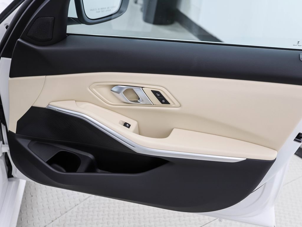 Used 2025 BMW 330i xDrive Sedan w/ Convenience Package image 30