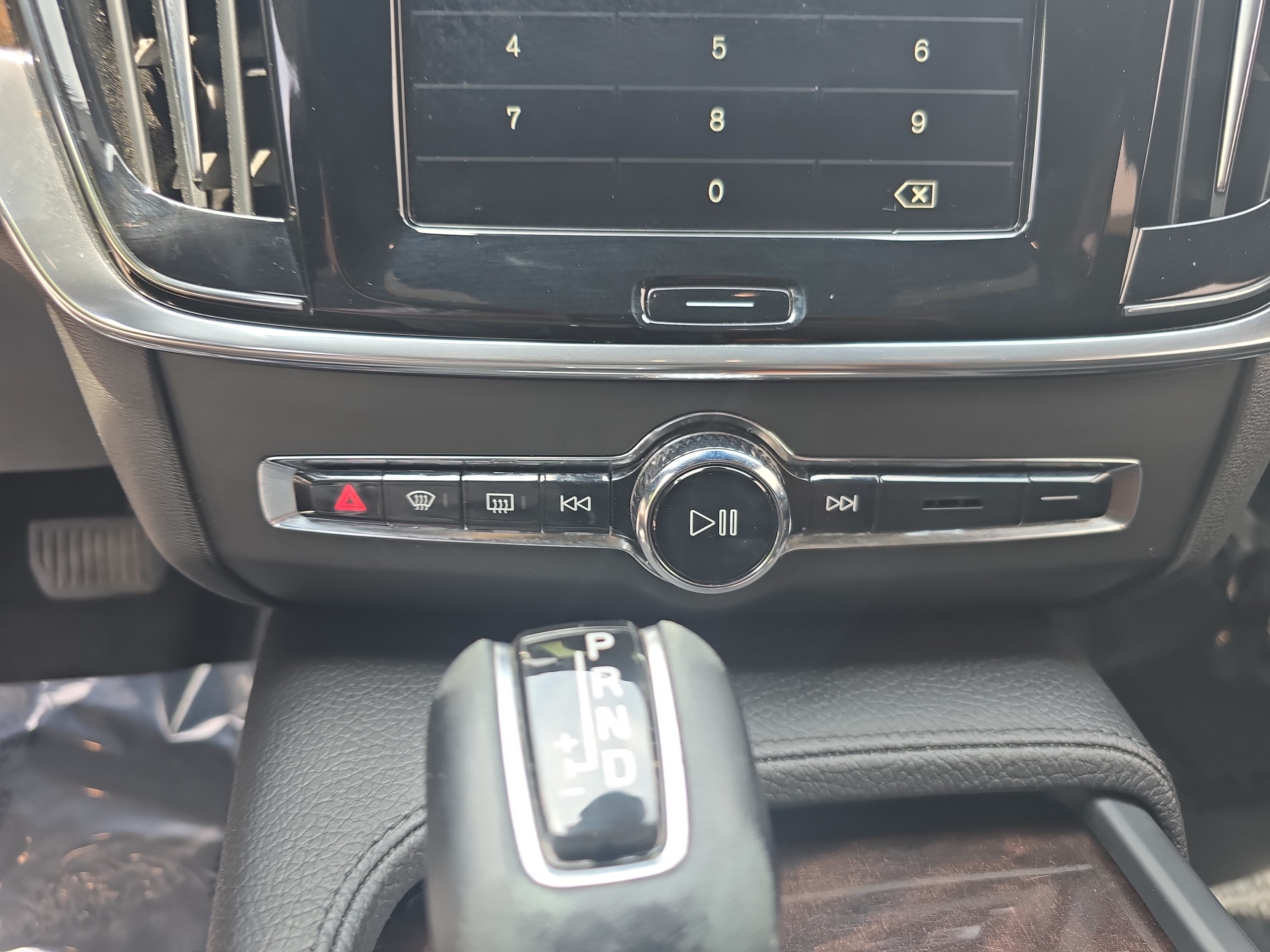 Used 2018 Volvo S90 T6 Momentum w/ Convenience Package AWD/4WD image 17