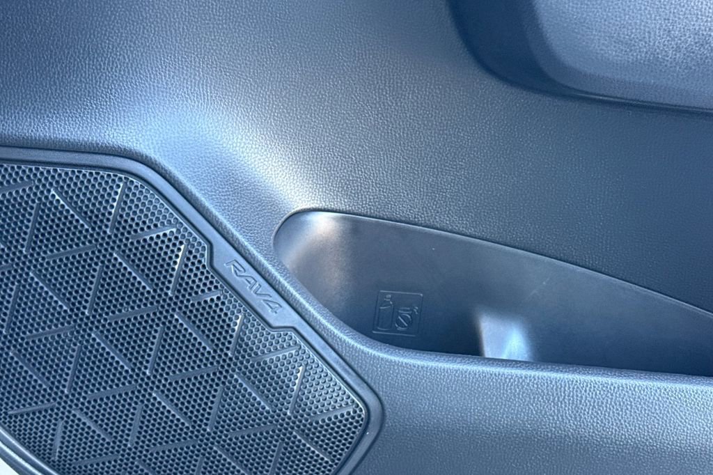 Used 2025 Toyota RAV4 LE image 28
