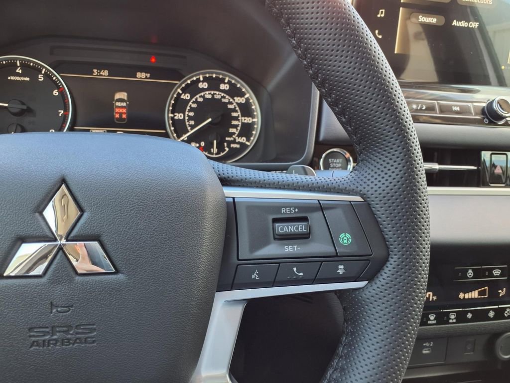 Used 2026 Mitsubishi Outlander AWD image 17