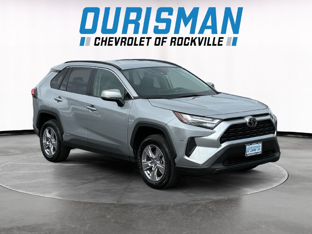 Used 2025 Toyota RAV4 XLE AWD/4WD image 1