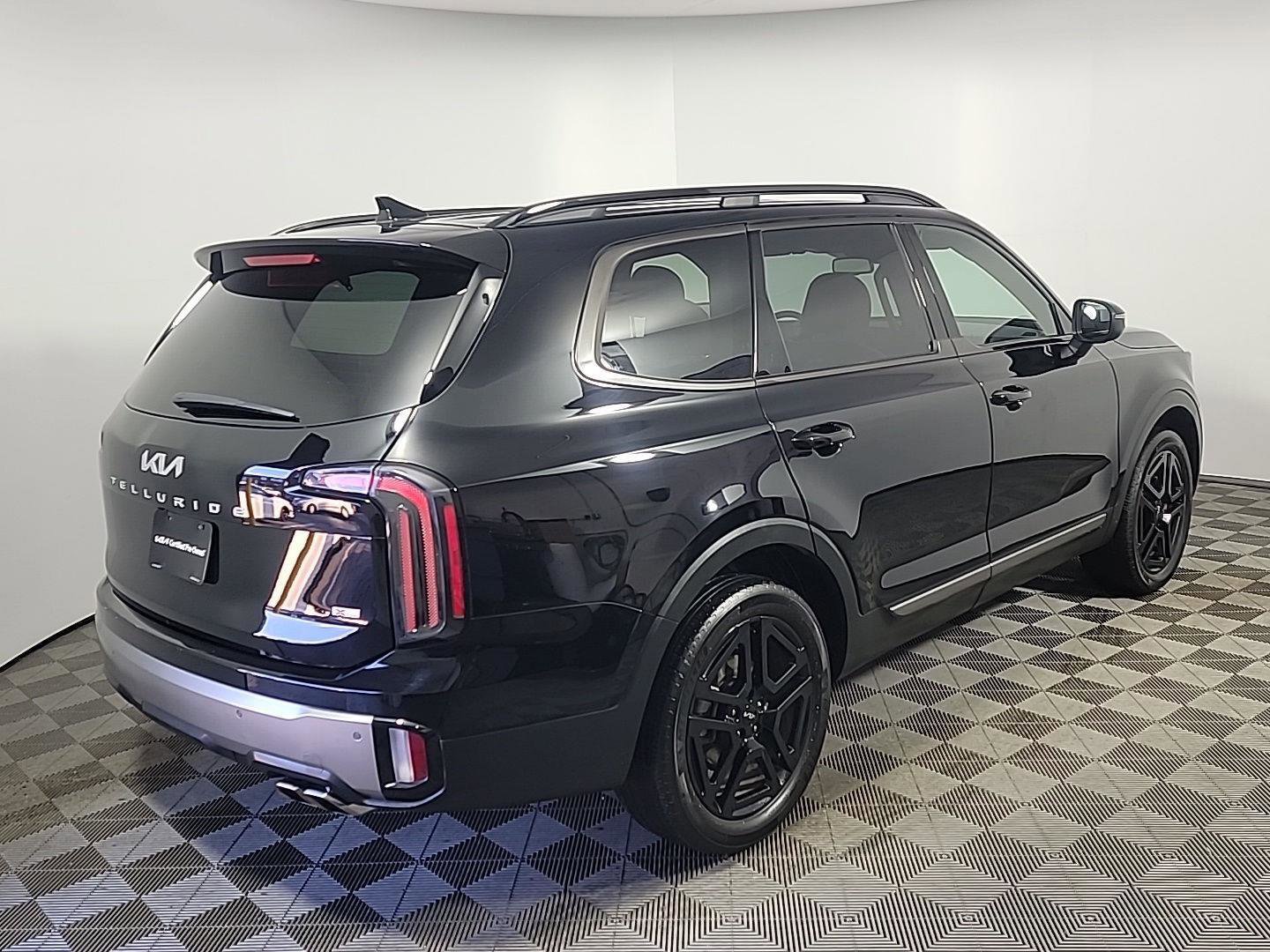 Used 2023 Kia Telluride EX X-Line image 4