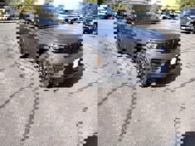 New 2025 Jeep Grand Cherokee Altitude w/ Trailer Tow Package image 4