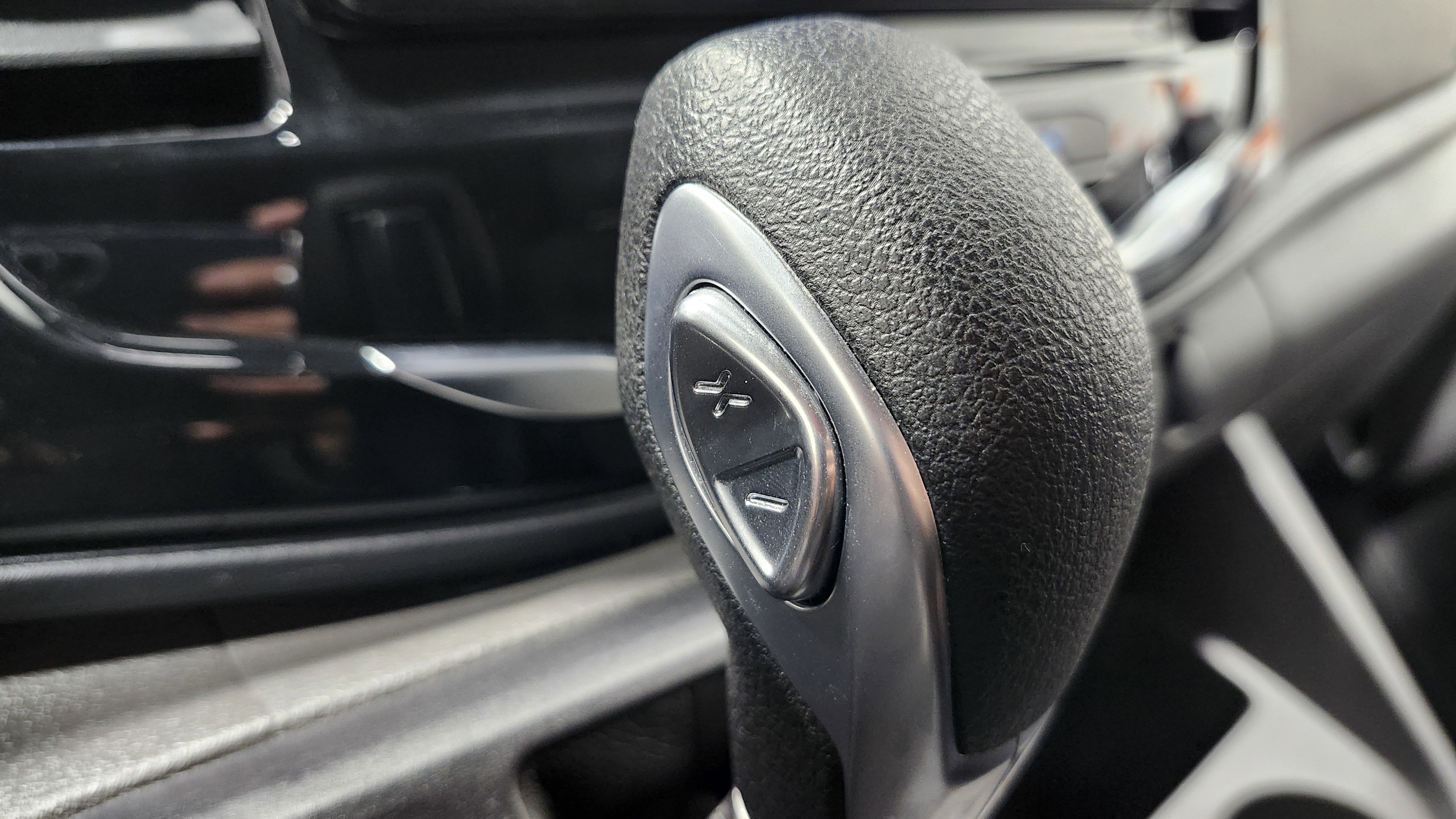 Used 2023 Ford Transit 350 XLT image 10