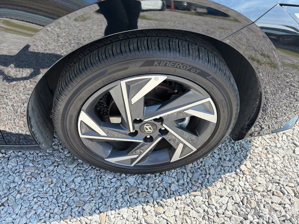 Used 2025 Hyundai Elantra SEL image 14