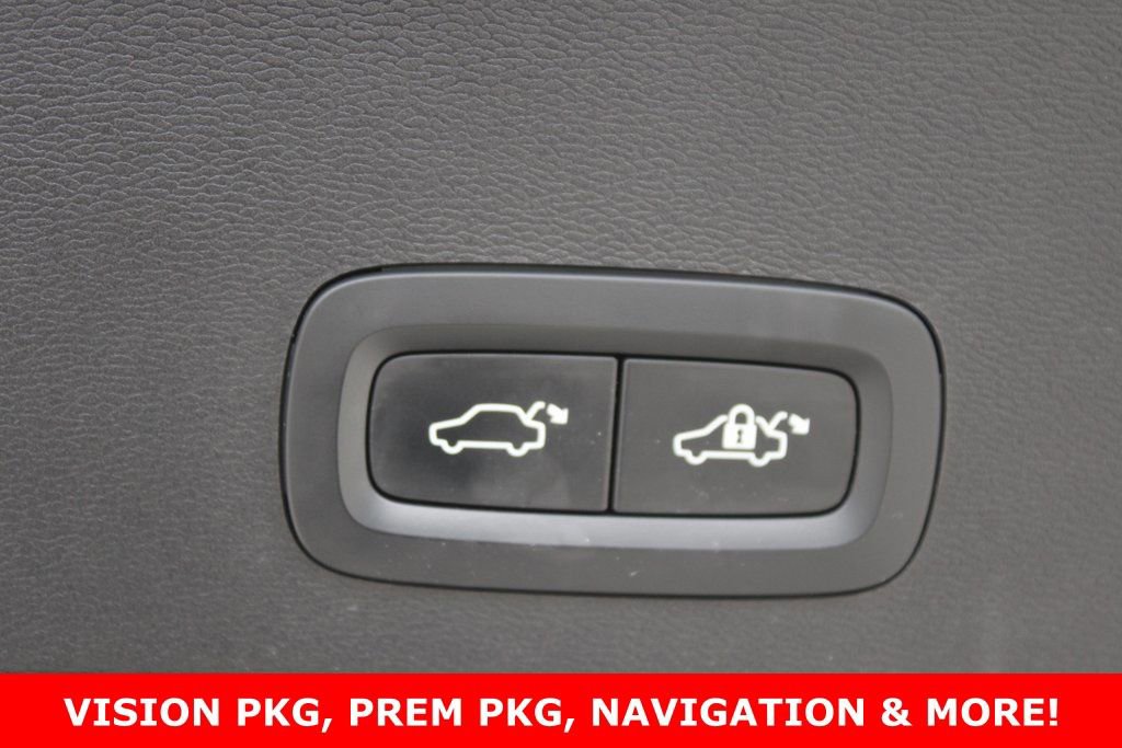 Used 2019 Volvo XC40 T5 Momentum image 27