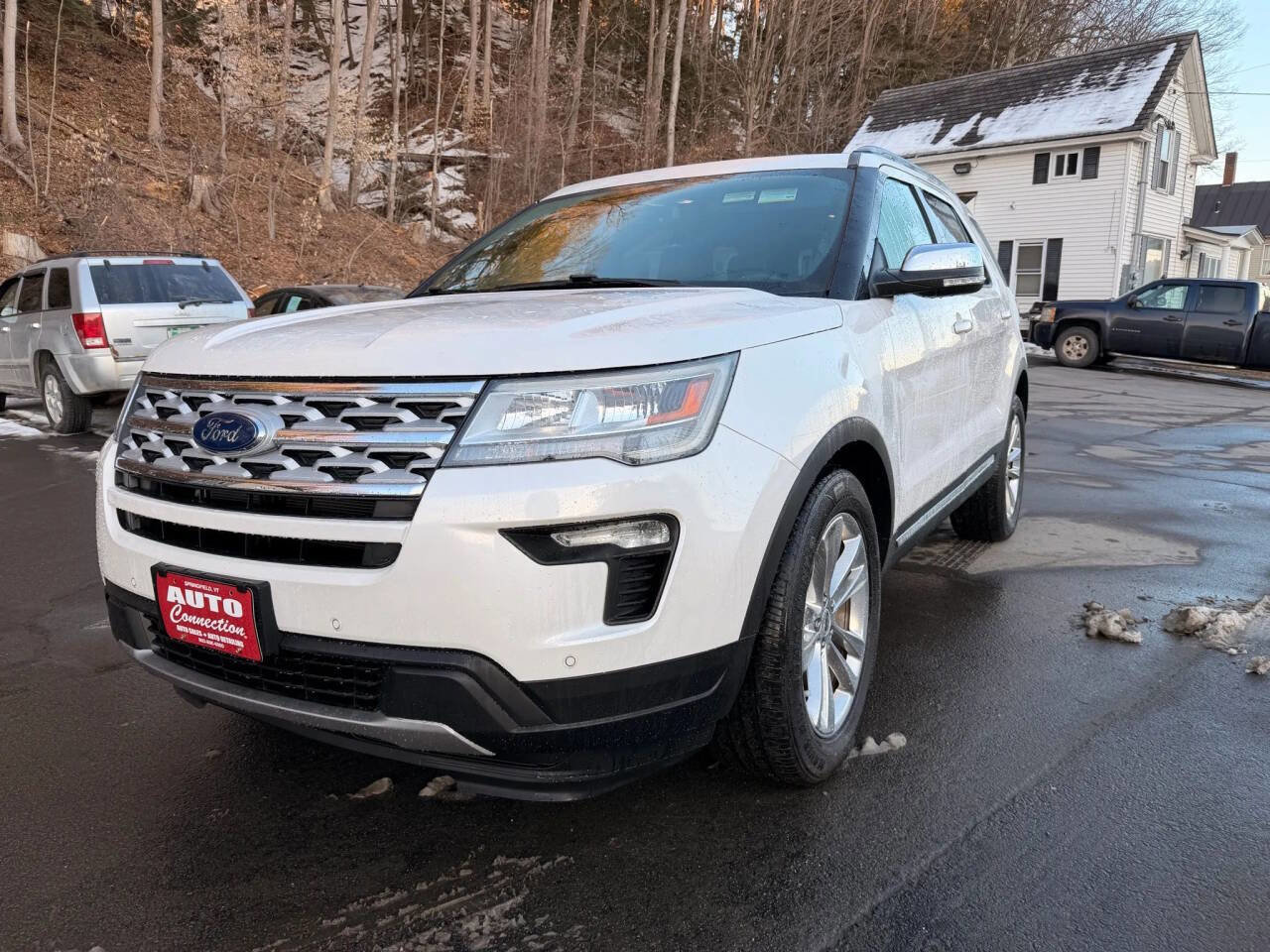 Used 2019 Ford Explorer XLT w/ Equipment Group 202A image 1