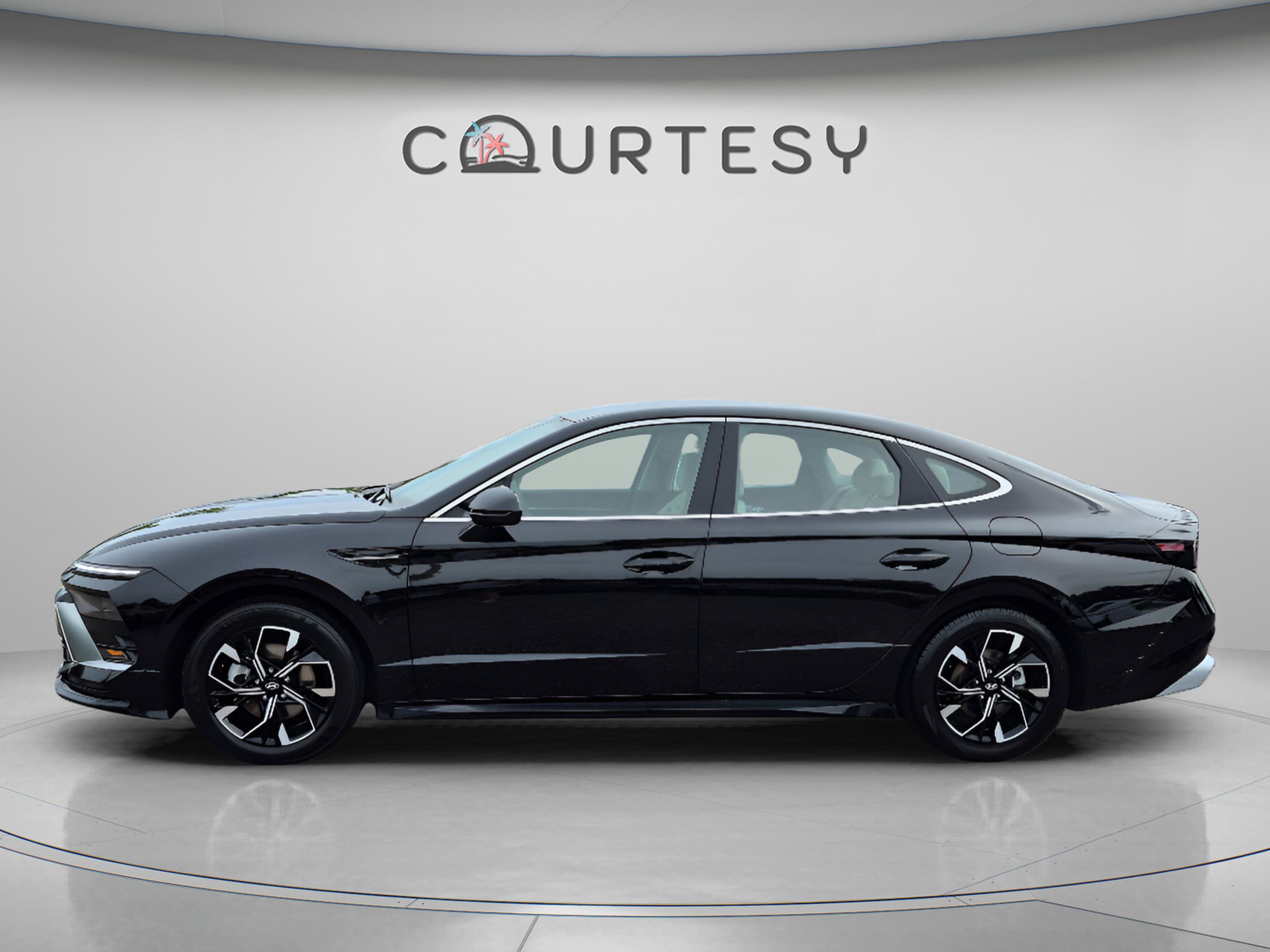 Certified 2025 Hyundai Sonata SEL FWD image 2