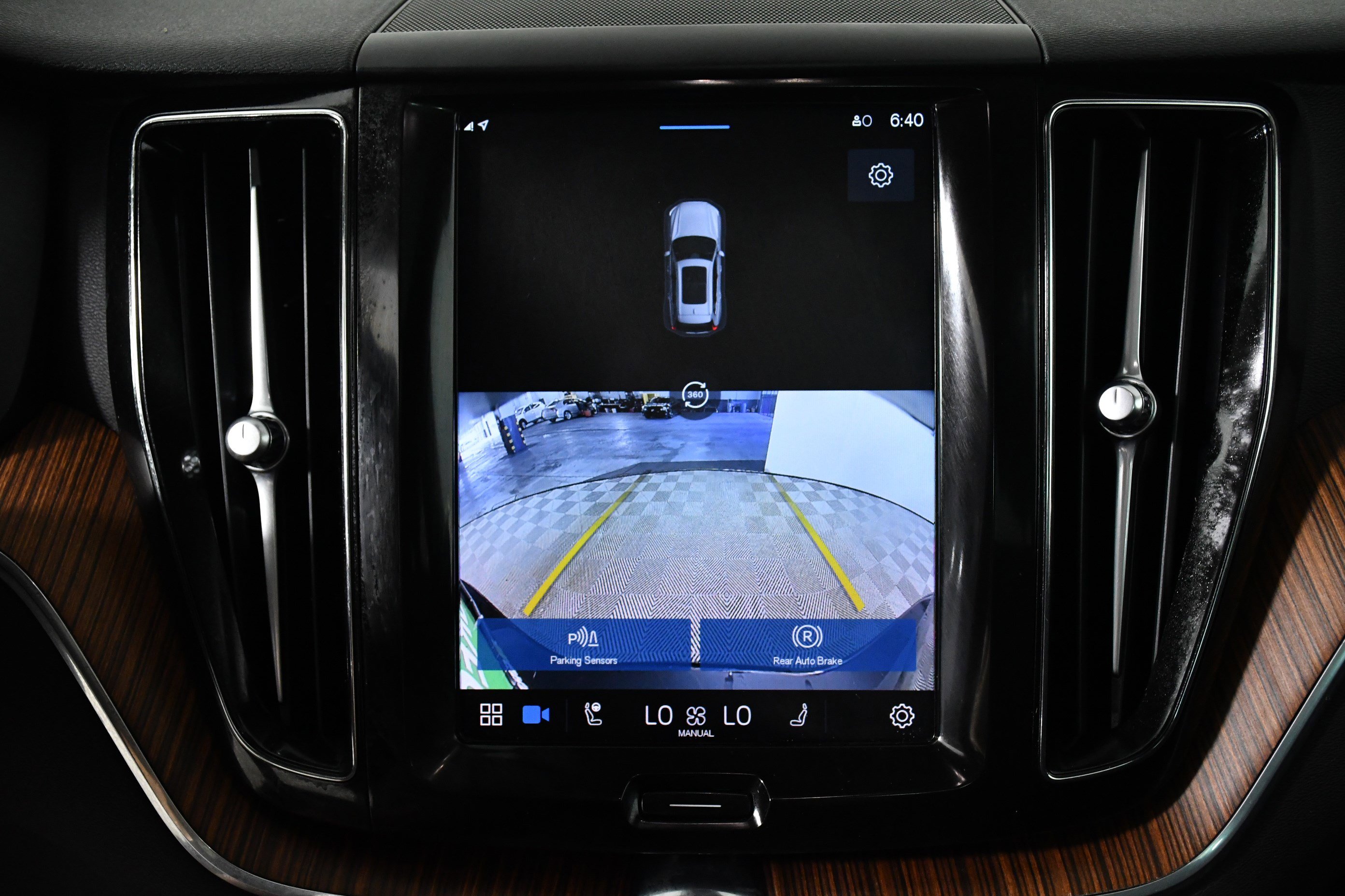 Used 2024 Volvo XC60 B5 Plus image 17