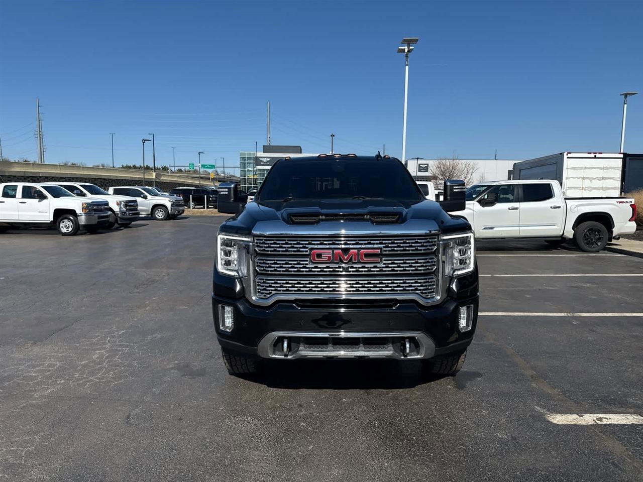 Used 2022 GMC Sierra 2500 Denali w/ Denali Ultimate Package AWD/4WD image 3