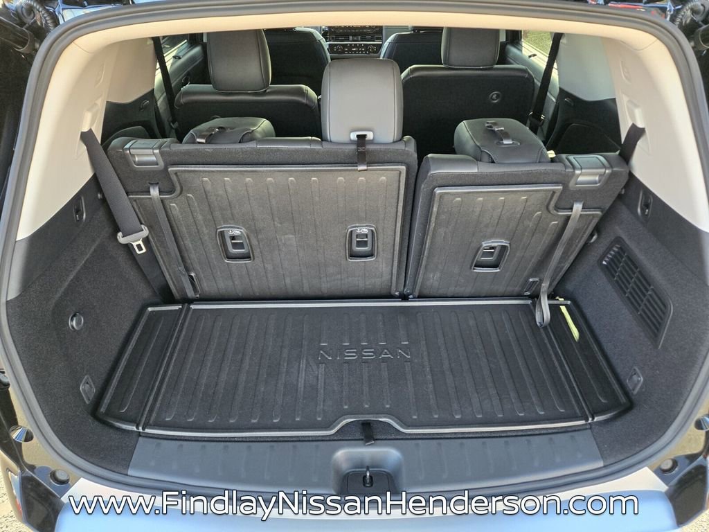 Used 2025 Nissan Pathfinder Platinum AWD/4WD image 15