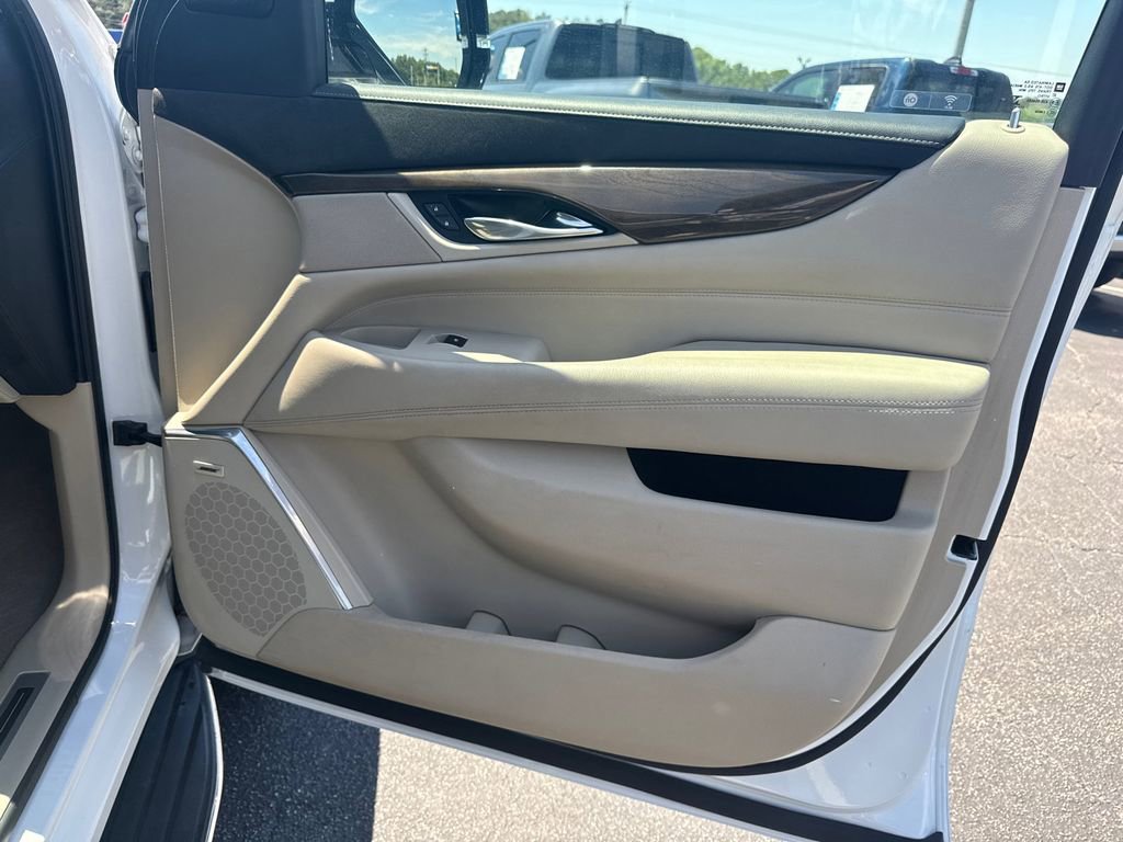 Used 2020 Cadillac Escalade Luxury RWD image 15