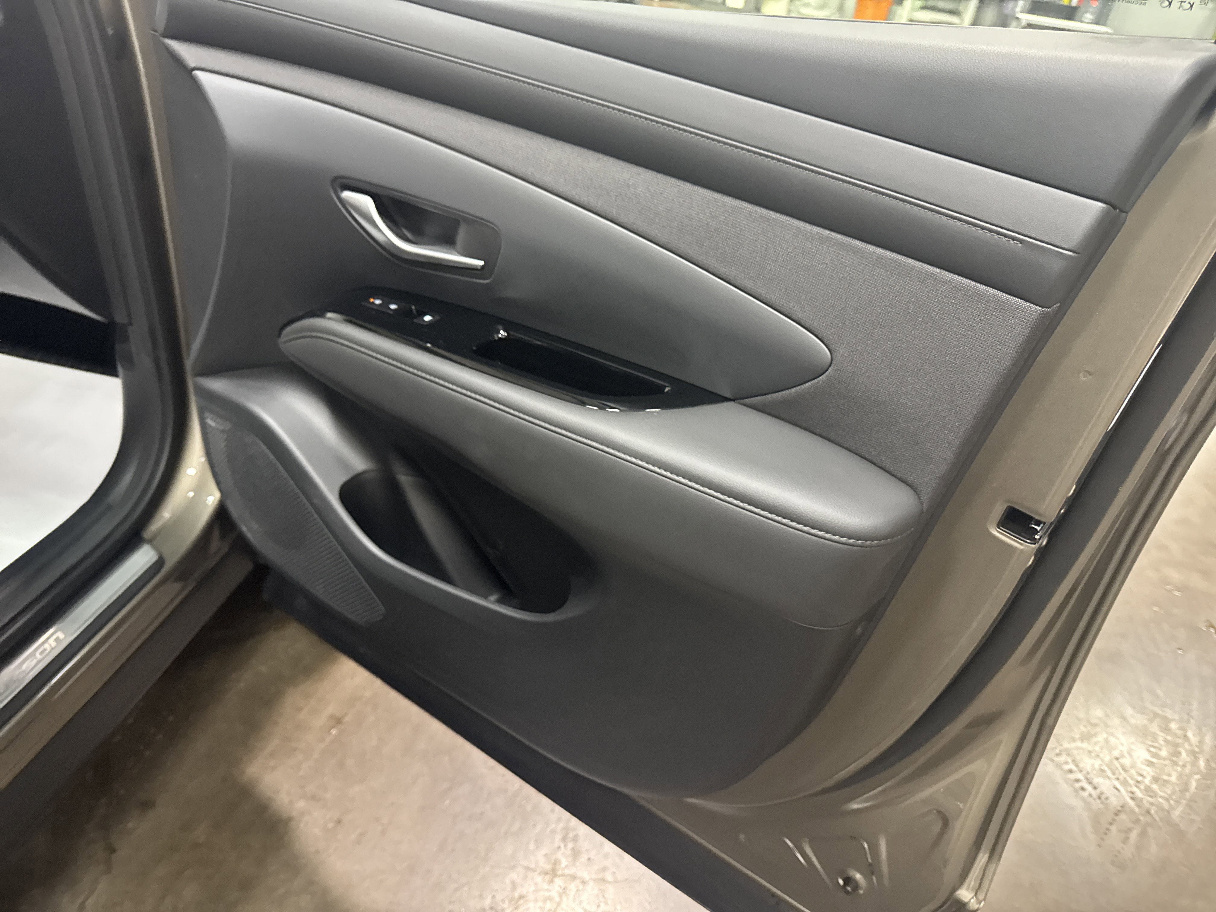 Used 2025 Hyundai Tucson Limited image 37