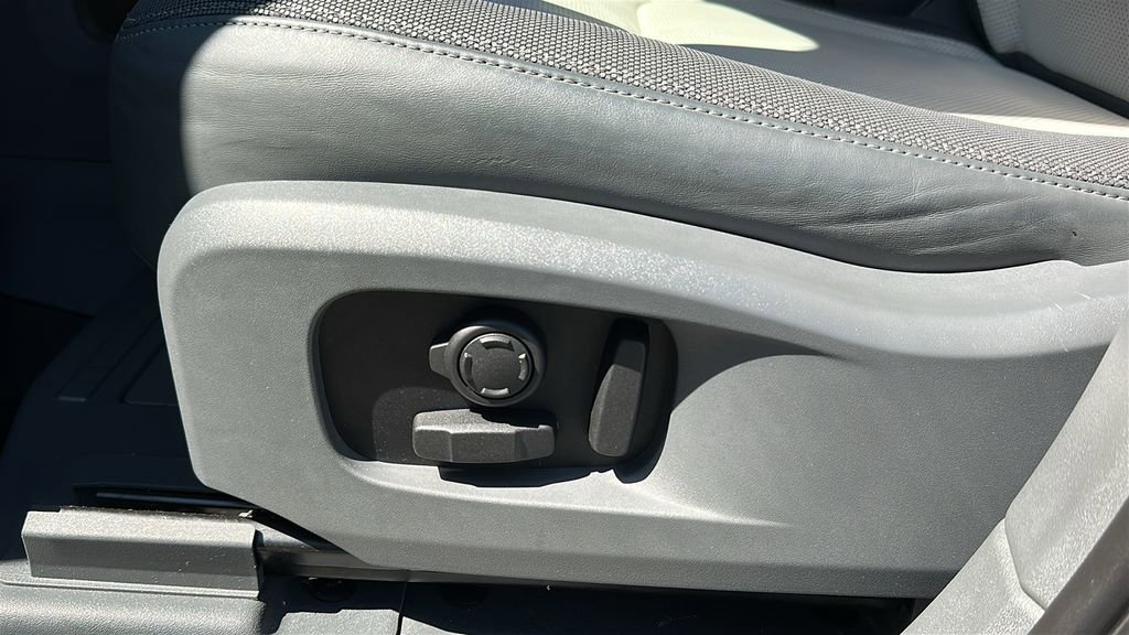 Certified 2023 Land Rover Defender 110 X-Dynamic SE image 10