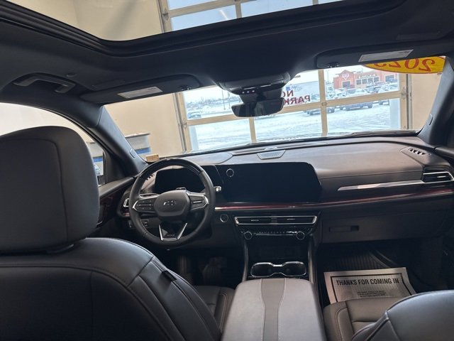 Used 2025 Chevrolet Traverse Z71 image 22