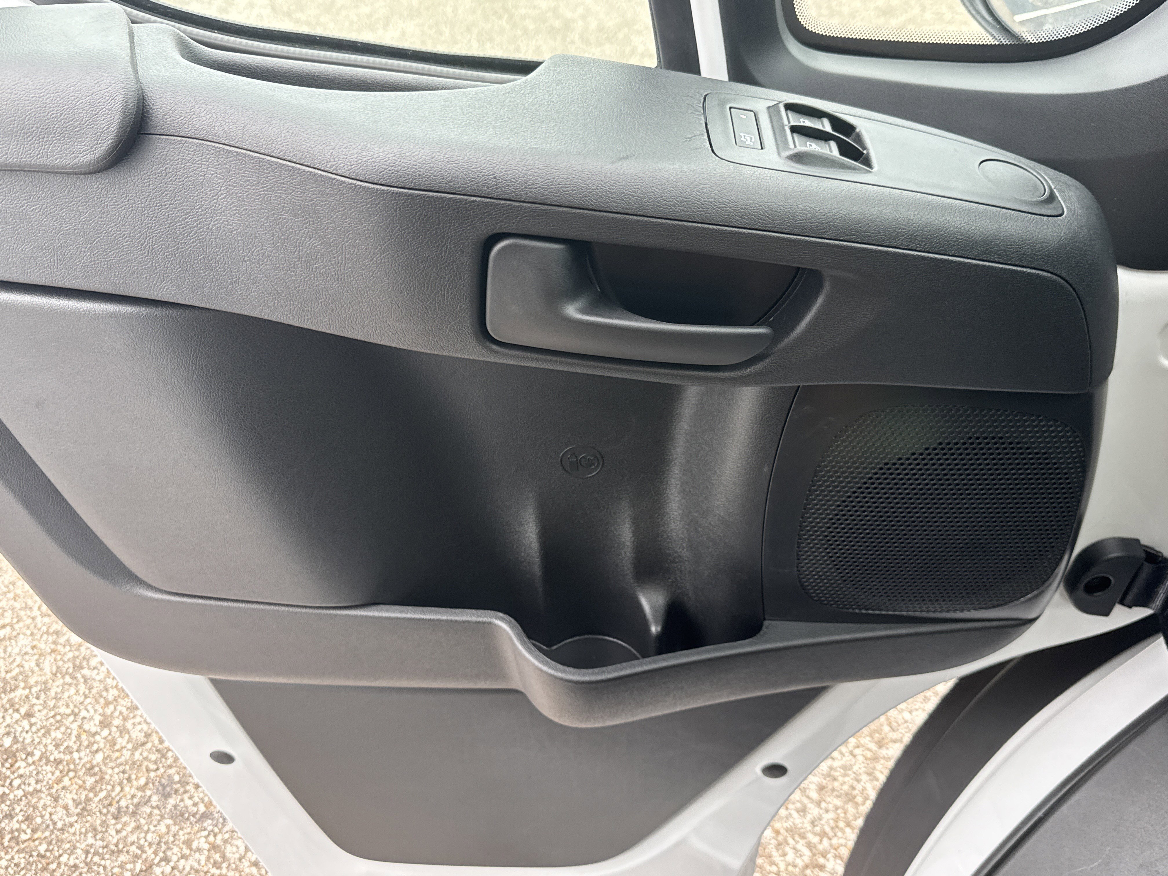 Used 2025 RAM ProMaster 2500 w/ Storage Group image 8