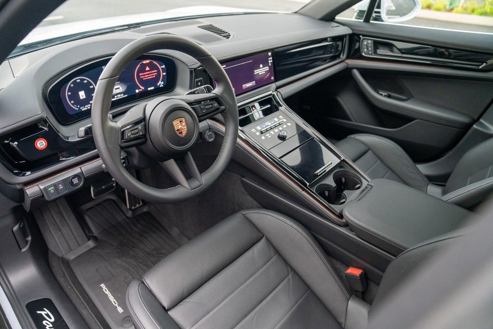 Used 2025 Porsche Panamera 4 image 4