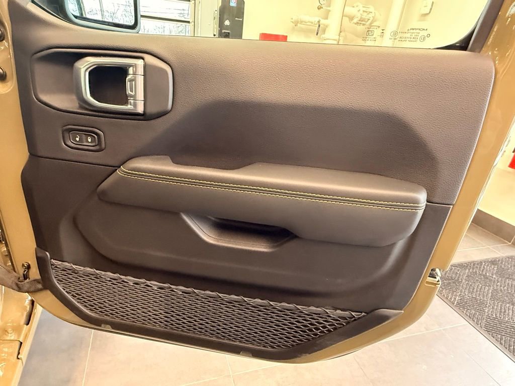 Used 2026 Jeep Wrangler Sahara AWD/4WD image 35